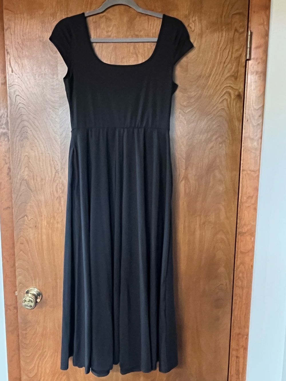 Women's Black Scoop-Neck Midi Dress - Picture 2 of 6